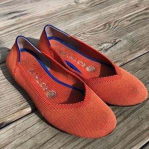 Classic Rothy’s ‘The Flat’ in gorgeous rust orange